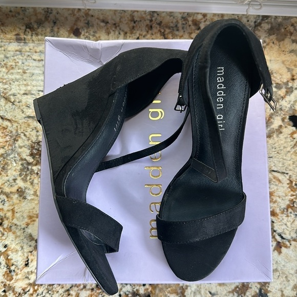 Madden Girl Black Willoow Wedge Sandals - Picture 4 of 9
